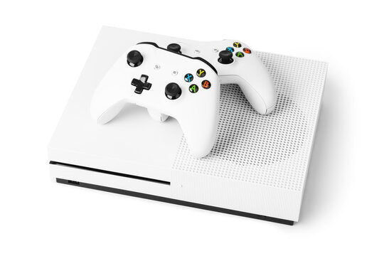 Aksesore për PlayStation, Xbox dhe PC me leva, disqe lojërash, tastierë mekanike RGB, mouse gaming, timon me pedale, headset, joystick arcade dhe pajisje profesionale për gaming. Koleksioni Gaming në SmartXStore.al për çdo gamer.