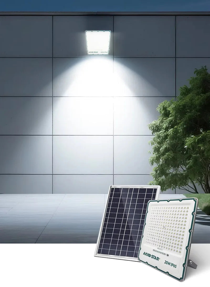 AKKO STAR AK503991 projektor LED solar 20W me panel diellor monokristalin, ndriçim 3200 lumen, dritë 6500K, mbrojtje IP65, telekomandë me kontroll të kohës dhe dritës, kënd ndriçimi 120°, karikim 5–6 orë dhe autonomi deri në 12 orë. Ideal për kopshte, oborre, parkingje, stadiume dhe ambiente të jashtme në Shqipëri.