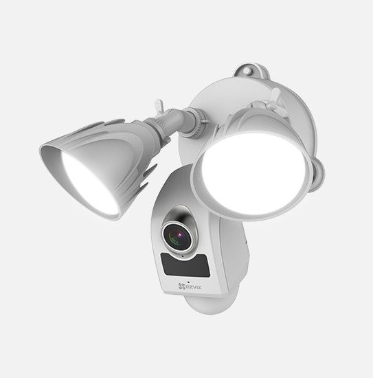 EZVIZ LC1C kamerë sigurie e jashtme 2MP Full HD WiFi me dy prozhektorë LED 2000lm, sensor PIR 270°, shikim natën 25m, audio dy drejtime, MicroSD 256GB dhe IP65.