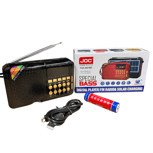 JOC 2021BT altoparlant portativ Bluetooth me Radio FM 88–108 MHz, USB, mbështetje për kartë microSD, antenë teleskopike, ekran elektronik, bateri të rikarikueshme 3.7V (18650) dhe karikim USB/MiniUSB 5V. Altoparlant kompakt ideal për shtëpi, udhëtime, kamping dhe përdorim të përditshëm.