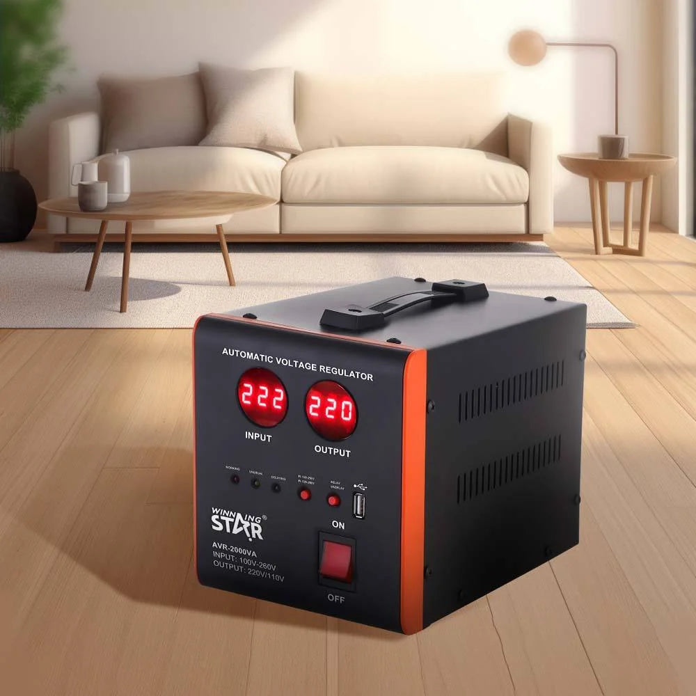 Stabilizator tensioni WINNING STAR ST-0006 2000VA me AVR, display dixhital, hyrje 100–260V, mbrojtje nga tensioni i lartë dhe i ulët, 50/60Hz.