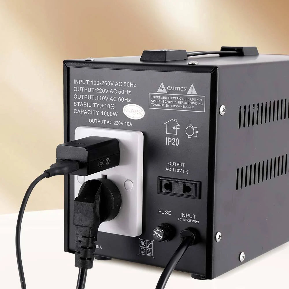 Stabilizator tensioni WINNING STAR ST-0007 1000VA me AVR, ekran dixhital, hyrje 100–260V, dalje 220–110V dhe mbrojtje nga tensioni i lartë dhe i ulët. 